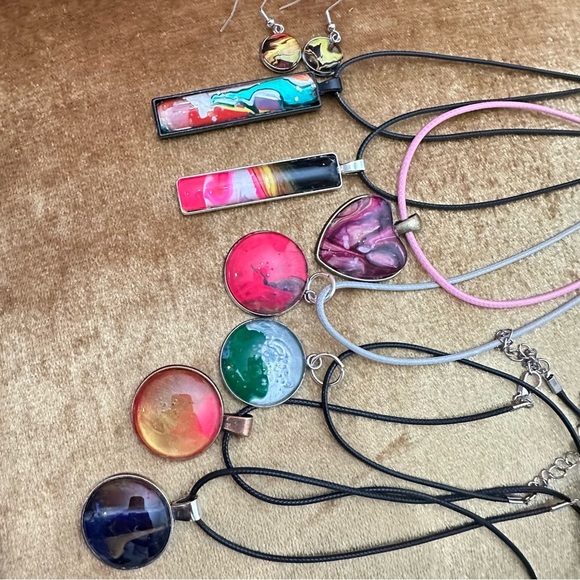 Pendant Necklaces Jewelry 8 Piece Lot OOAK HANDMADE Hand Painted signed 5517 - Picture 6 of 6